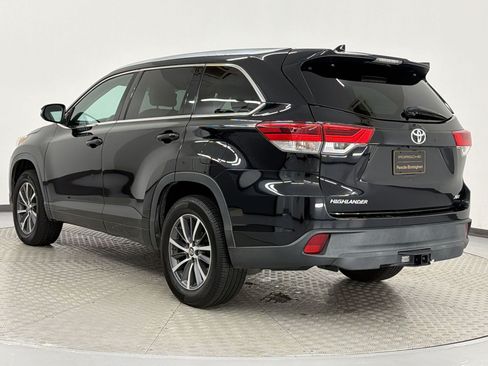 Used 2018 Toyota Highlander XLE FWD image 3