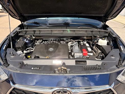 Used 2021 Toyota Highlander Limited AWD/4WD image 31