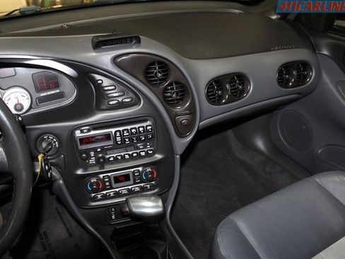 Used 2005 Pontiac Bonneville GXP image 11