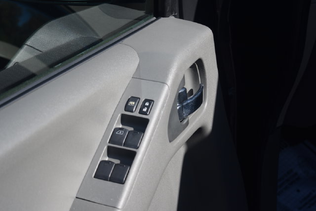 Used 2010 Nissan Frontier SE AWD/4WD image 12