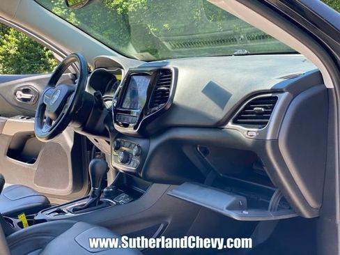 Used 2019 Jeep Cherokee Limited w/ Technology Group AWD/4WD image 18