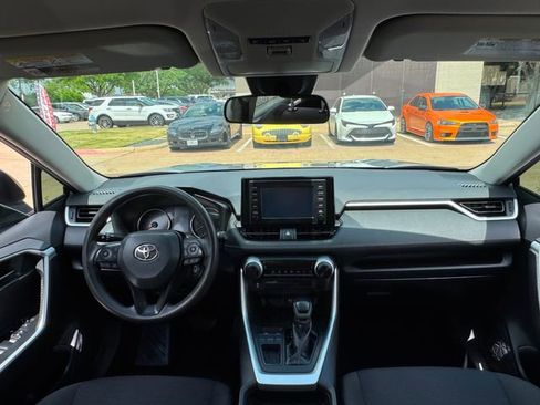 Used 2019 Toyota RAV4 LE w/ Carpet Mat Package FWD image 8