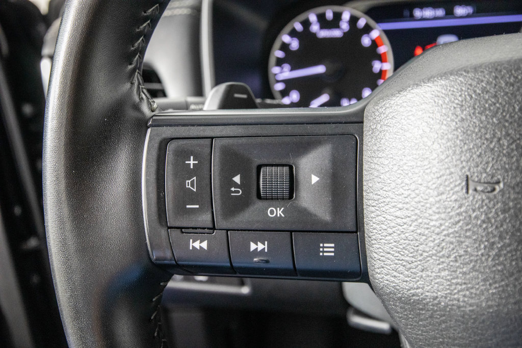 Used 2025 Nissan Rogue SV FWD image 21