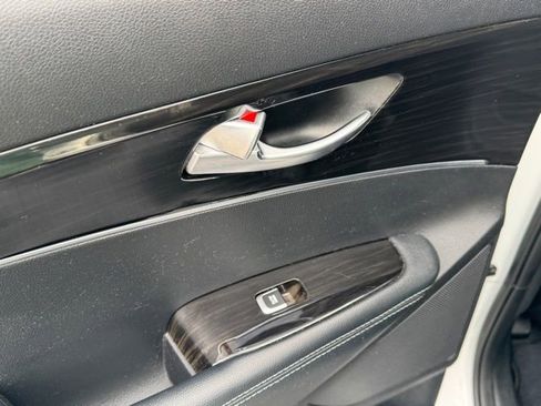 Used 2019 Kia Sorento LX image 15
