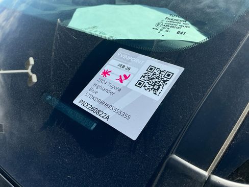 Used 2024 Toyota Highlander Platinum image 25