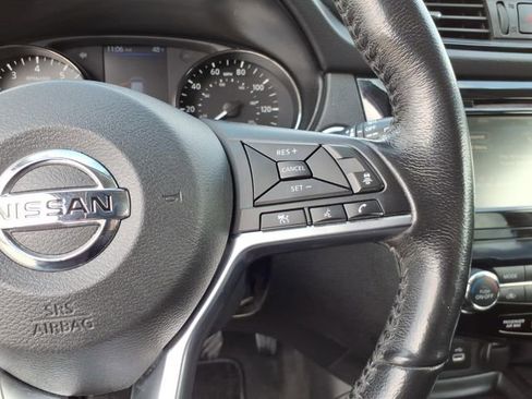 Certified 2018 Nissan Rogue SV w/ Premium Package image 11