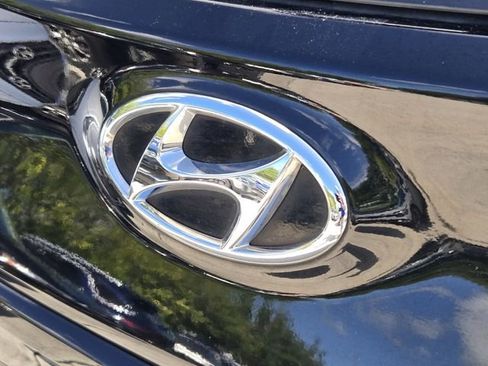 Used 2023 Hyundai Kona SE FWD image 11