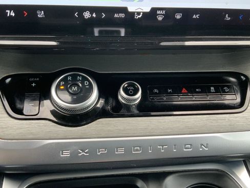 Used 2025 Ford Expedition Platinum image 49