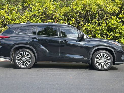 Used 2021 Toyota Highlander Platinum AWD/4WD image 3