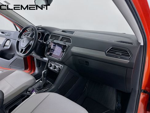 Used 2019 Volkswagen Tiguan SE w/ Panoramic Sunroof Package image 34