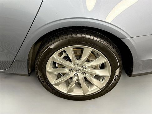 Used 2017 Volvo S90 T6 Momentum w/ Vision Package image 36