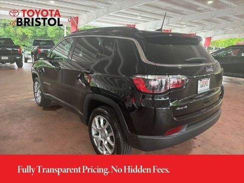 Used 2024 Jeep Compass Latitude w/ Sun and Sound Group AWD/4WD image 5