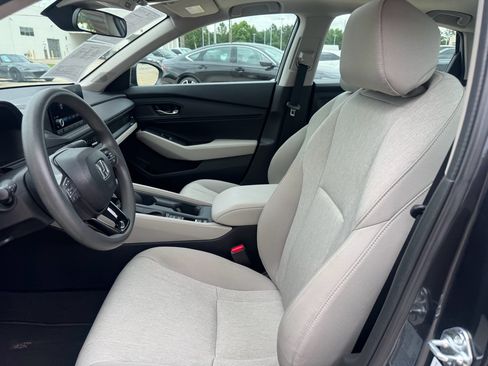 Certified 2025 Honda Accord SE image 10