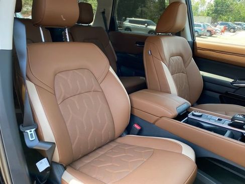 New 2026 Nissan Pathfinder Platinum AWD/4WD image 9