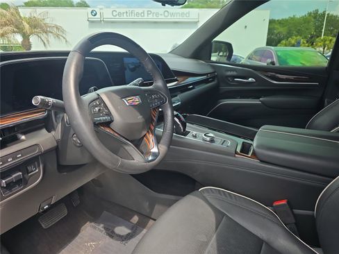 Used 2024 Cadillac Escalade ESV Premium Luxury w/ Performance Package AWD/4WD image 18