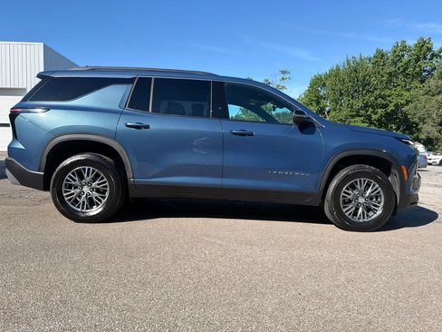 Used 2025 Chevrolet Traverse LT AWD/4WD image 6