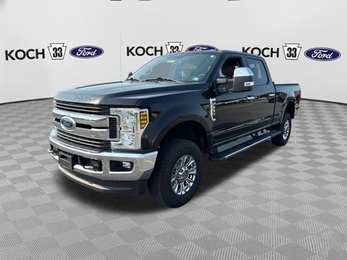 Used 2018 Ford F250 XLT w/ XLT Premium Package AWD/4WD image 3