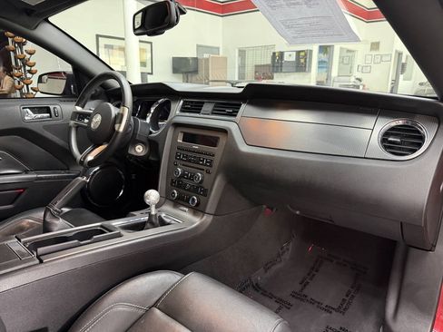 Used 2010 Ford Mustang GT RWD image 15