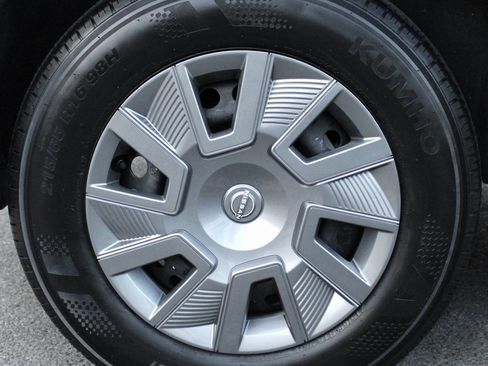 Certified 2025 Nissan Kicks S image 12