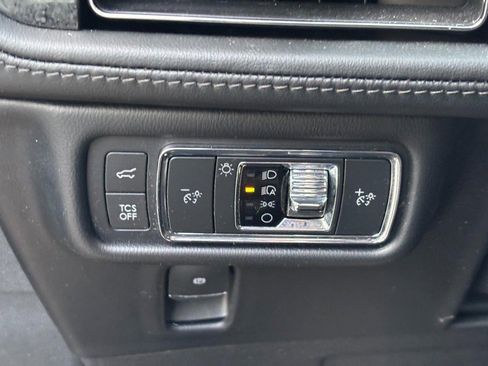 Certified 2022 Lincoln Nautilus Reserve w/ Equipment Group 201A image 17