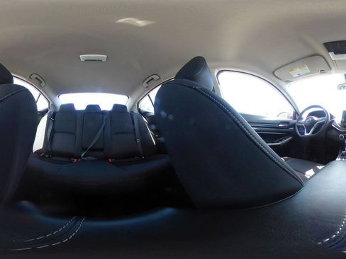 Used 2025 Nissan Altima 2.5 SV FWD image 42