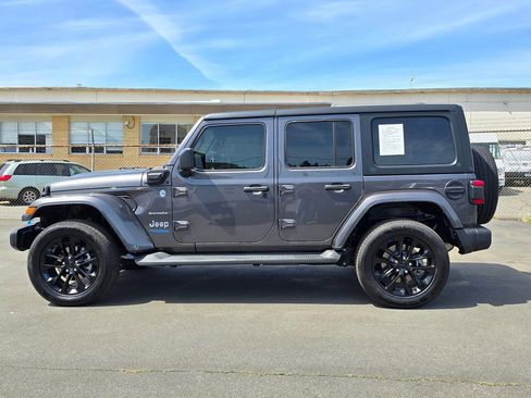 Used 2022 Jeep Wrangler Unlimited Sahara AWD/4WD image 5