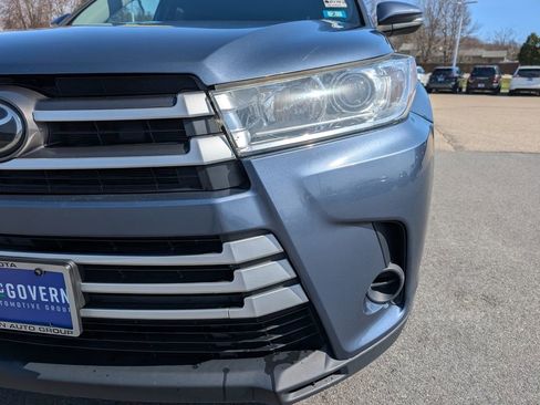 Used 2019 Toyota Highlander LE AWD/4WD image 10