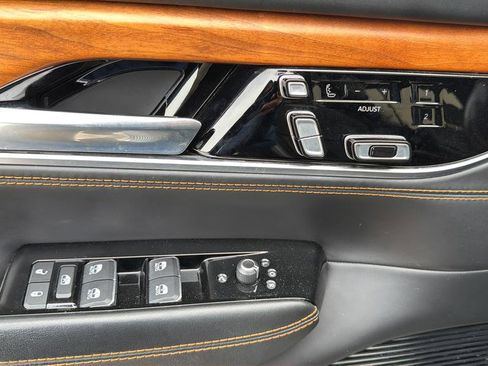 Used 2022 Jeep Grand Wagoneer Series III AWD/4WD image 27