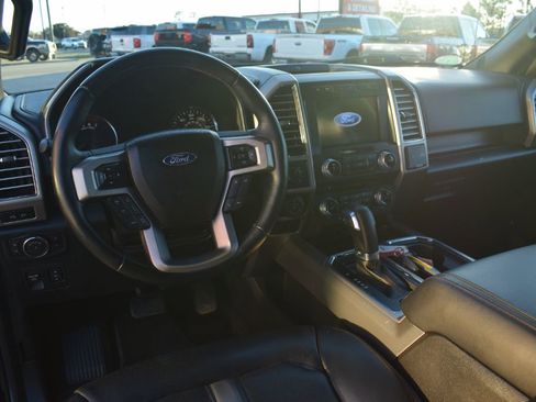 Used 2018 Ford F150 Platinum w/ Equipment Group 701A Luxury image 9
