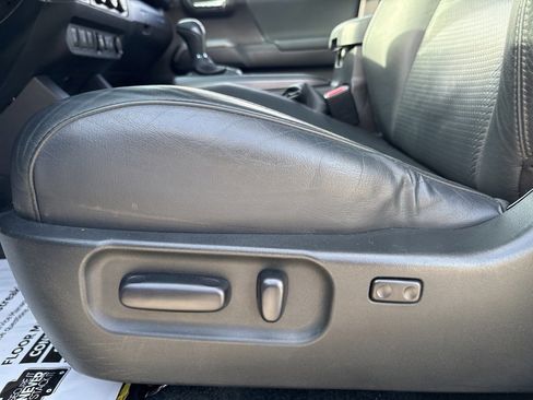 Used 2023 Toyota Tacoma TRD Off-Road w/ TRD Premium Off Road Package image 31