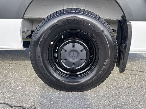 Used 2024 Mercedes-Benz eSprinter 170 Cargo image 23