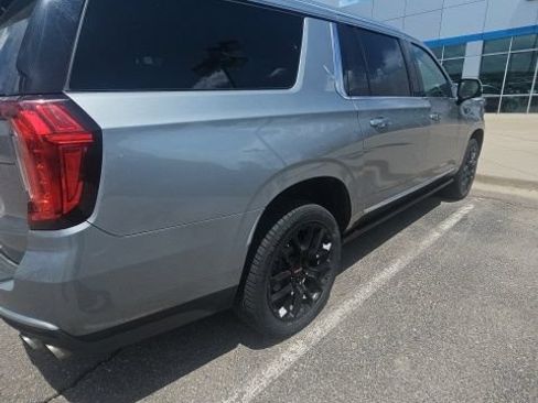 Used 2023 GMC Yukon XL Denali AWD/4WD image 4