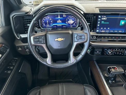 Certified 2022 Chevrolet Silverado 1500 High Country w/ High Country Premium Package AWD/4WD image 17