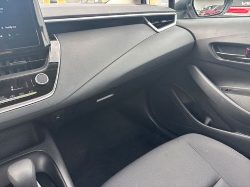 Used 2025 Toyota Corolla LE image 33