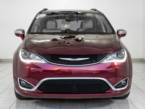 Used 2020 Chrysler Pacifica Limited image 3