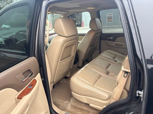 Used 2007 GMC Yukon SLT w/ SLT Preferred Equipment Group AWD/4WD image 12