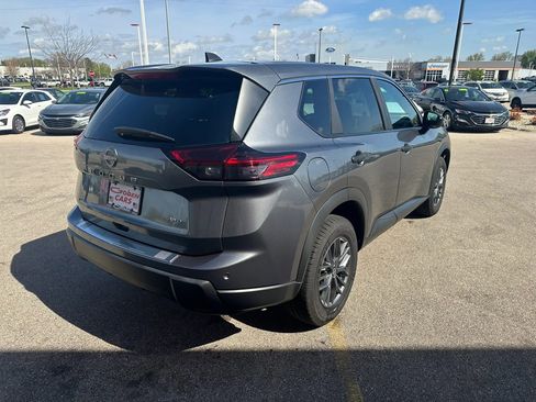 Used 2024 Nissan Rogue S image 5