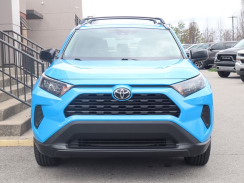Used 2019 Toyota RAV4 LE image 4