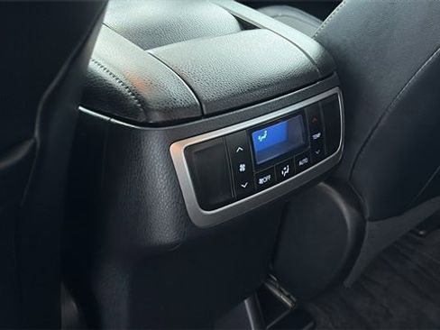 Used 2015 Toyota Highlander Limited image 25