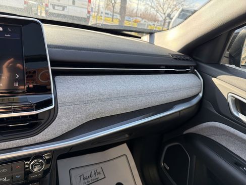 New 2025 Jeep Compass Latitude w/ Sun & Sound Group image 22