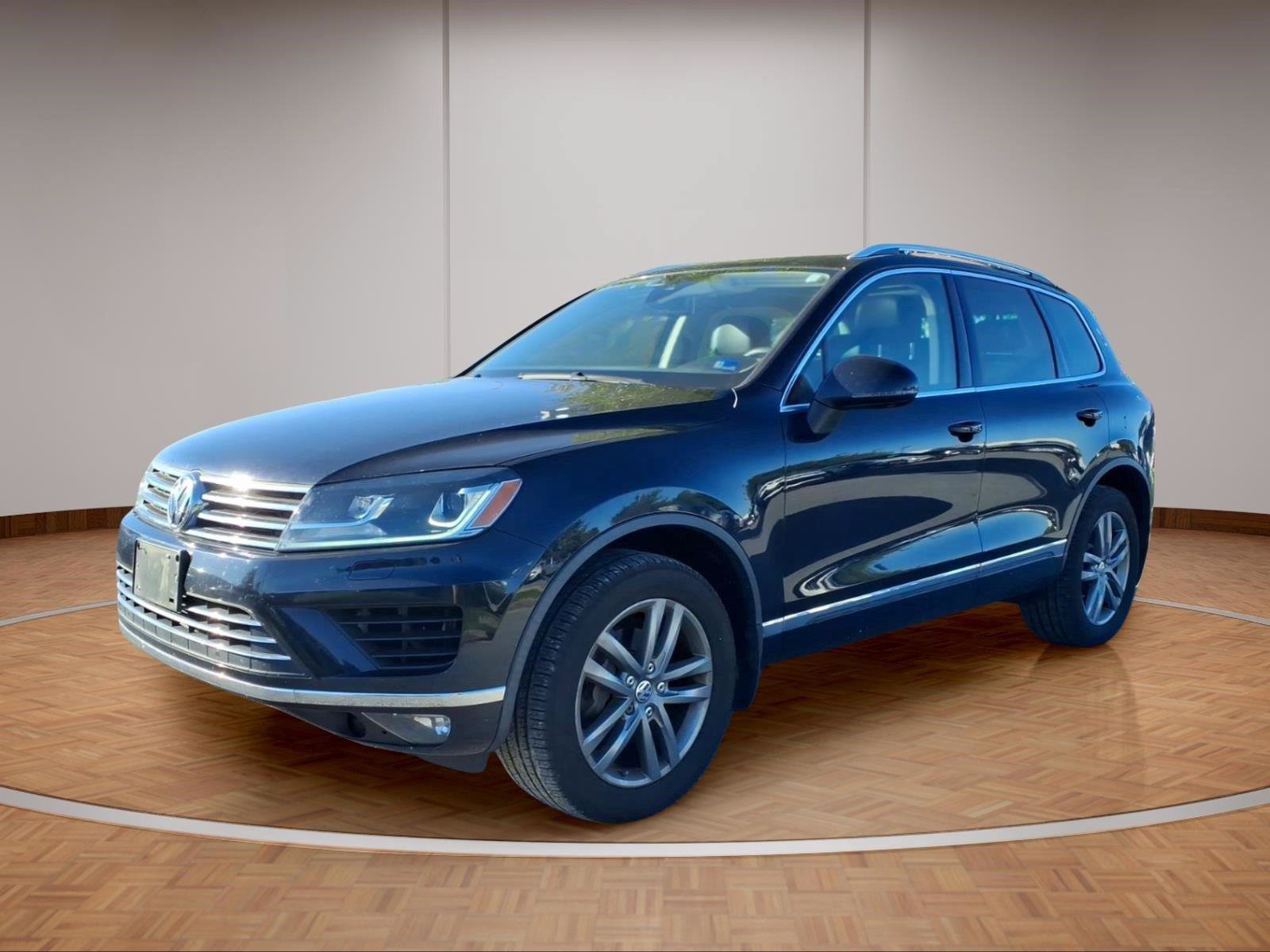 Used 2016 Volkswagen Touareg VR6 AWD/4WD image 4