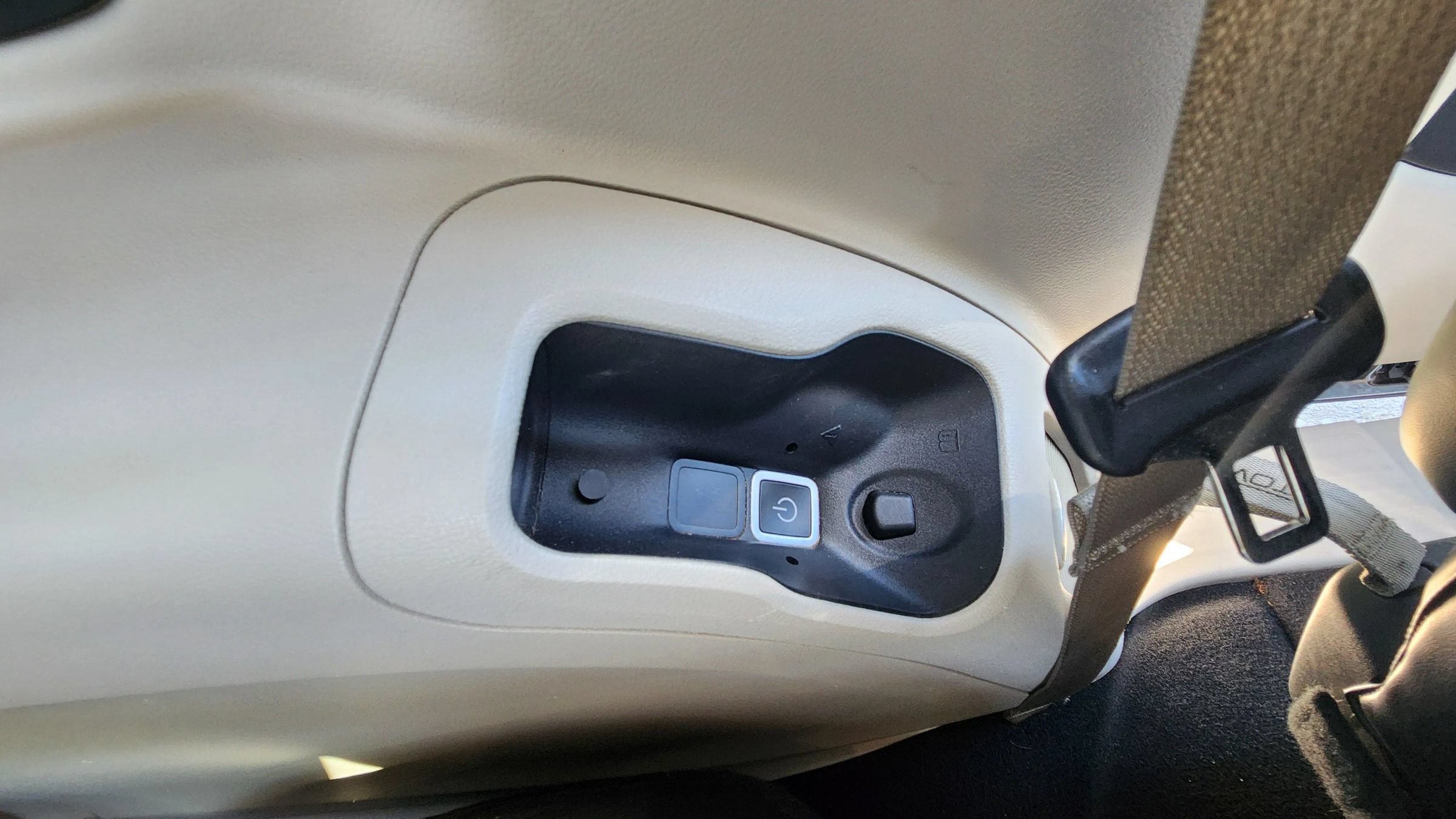 Used 2017 Chrysler Pacifica Limited FWD image 27
