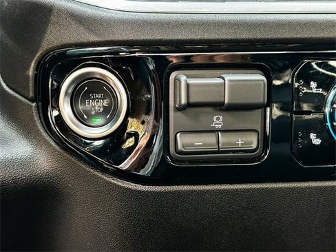 Used 2025 GMC Sierra 1500 SLT image 24