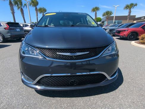 Used 2020 Chrysler Pacifica Touring w/ Advanced Safetytec Group image 9