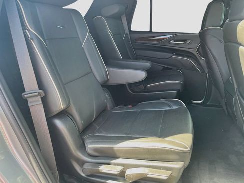 Used 2024 Cadillac Escalade Premium Luxury AWD/4WD image 30