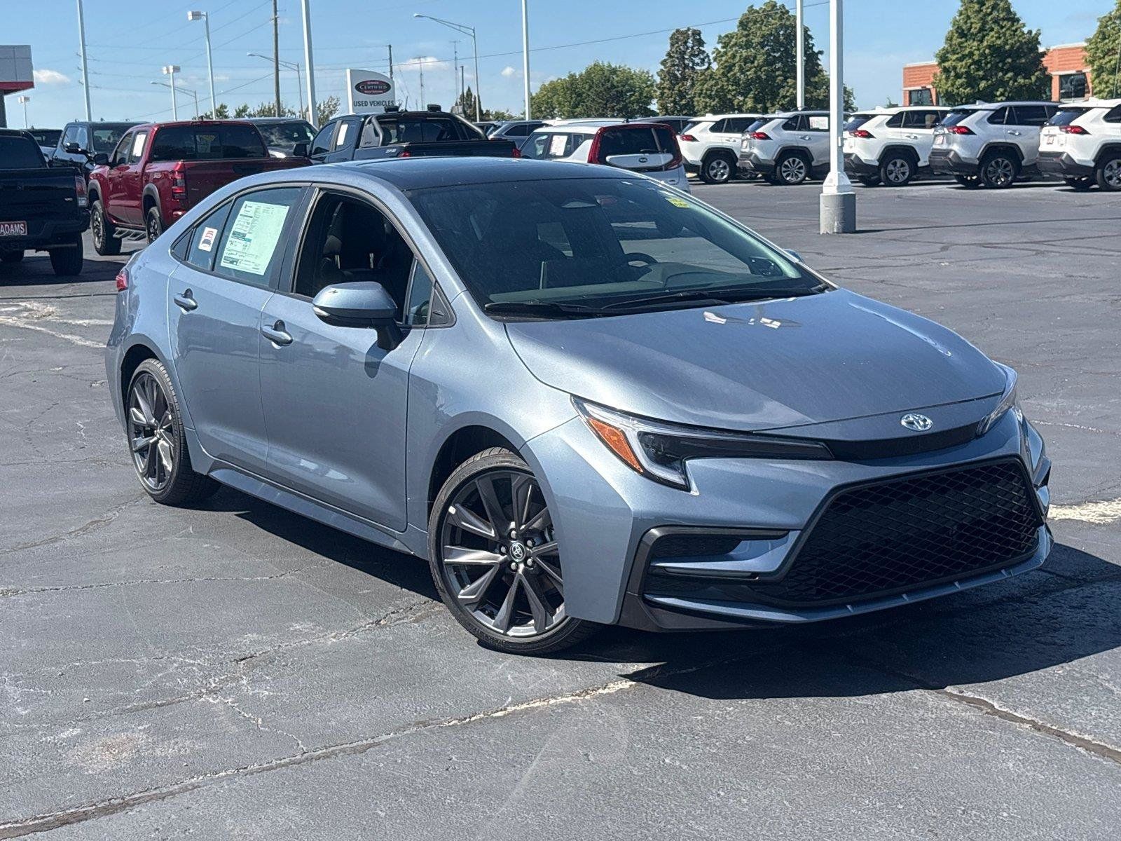 Used 2026 Toyota Corolla XSE FWD image 2