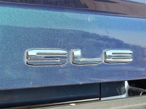 Used 2022 GMC Sierra 2500 SLE w/ SLE Convenience Package image 9