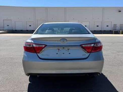 Used 2016 Toyota Camry SE FWD image 4