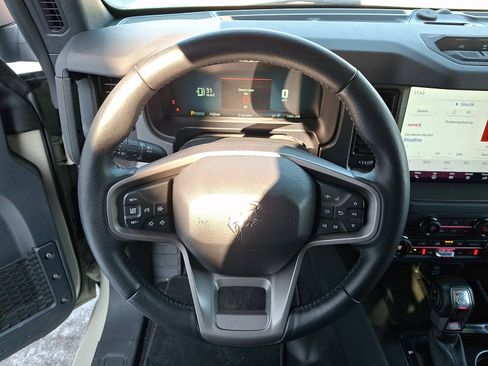 Used 2025 Ford Bronco Badlands image 21