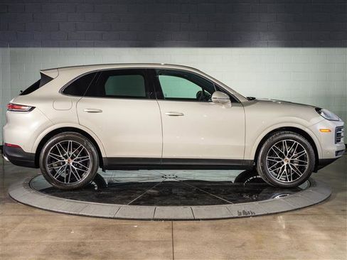 Certified 2026 Porsche Cayenne AWD/4WD image 8